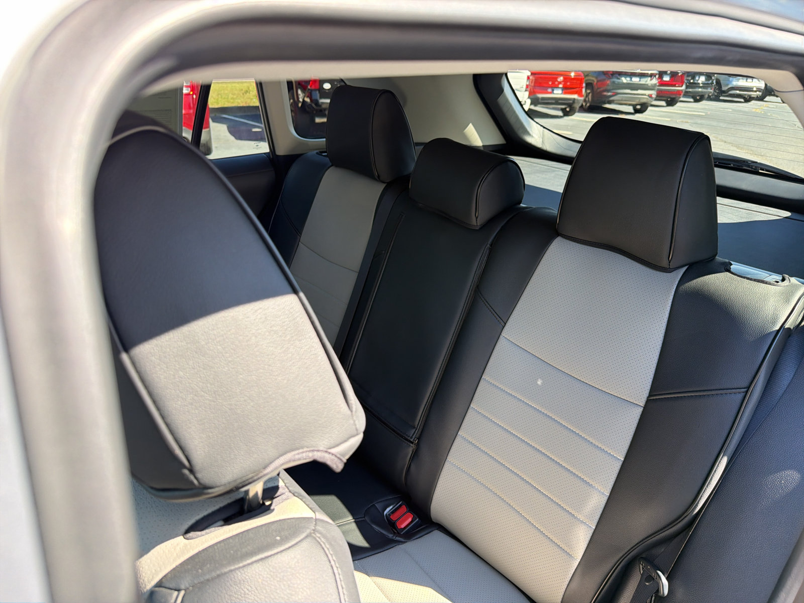 Used 2025 Toyota RAV4 XLE FWD image 31