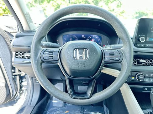 Used 2025 Honda Accord SE image 18