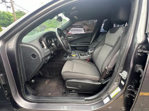 Used 2018 Dodge Charger SXT RWD image 27