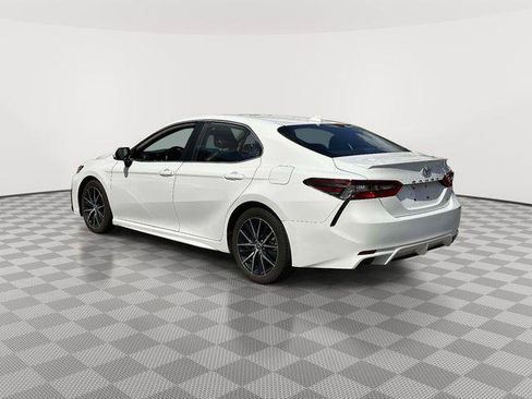 Used 2024 Toyota Camry SE FWD image 5