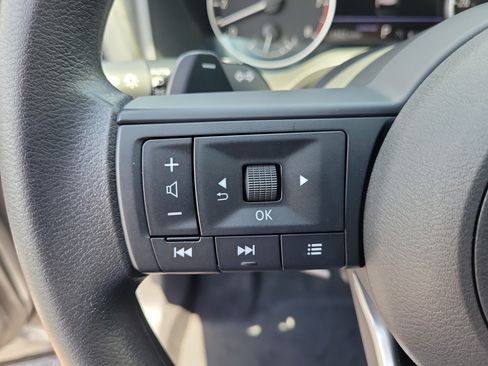 Certified 2024 Nissan Rogue SV FWD image 18