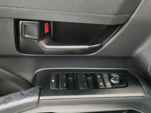 Certified 2025 Toyota Tacoma SR5 AWD/4WD image 22