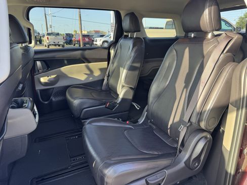 Used 2025 Kia Carnival FWD image 25