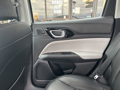 Used 2022 Jeep Compass Limited w/ Sun and Sound Group image 12