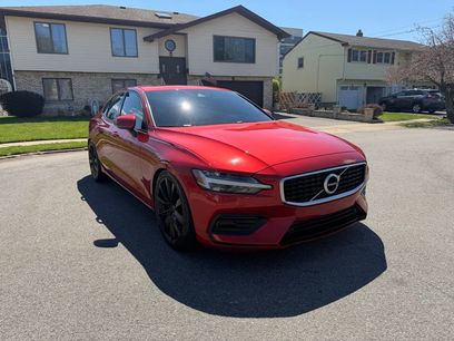 Used 2019 Volvo S60 T6 Momentum w/ Premium Package