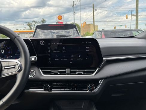 Used 2025 Chevrolet Equinox LT FWD image 17
