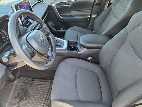 Used 2024 Toyota RAV4 XLE FWD image 11