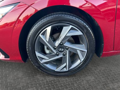 Used 2025 Hyundai Elantra Limited FWD image 9