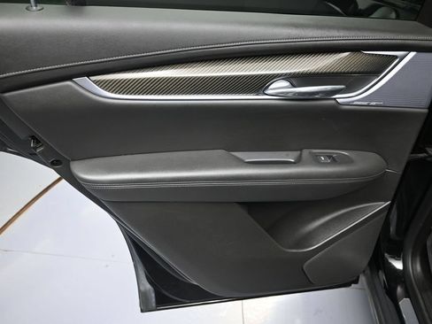 Used 2023 Cadillac XT6 Sport w/ Technology Package AWD/4WD image 29