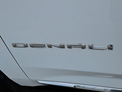 Used 2022 GMC Yukon Denali image 15