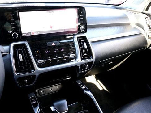 Used 2022 Kia Sorento SX image 16