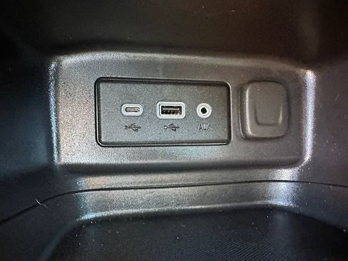 Used 2024 Chevrolet Equinox LT FWD image 16