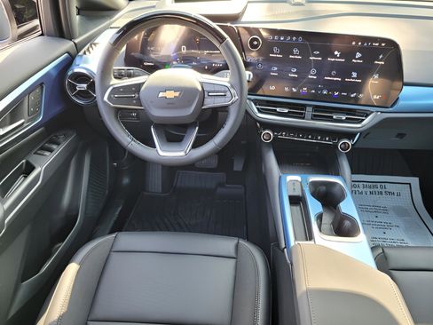 New 2026 Chevrolet Equinox EV LT image 16