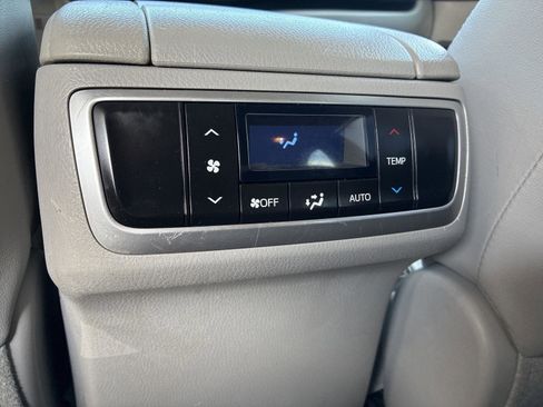 Used 2019 Toyota Highlander XLE image 17