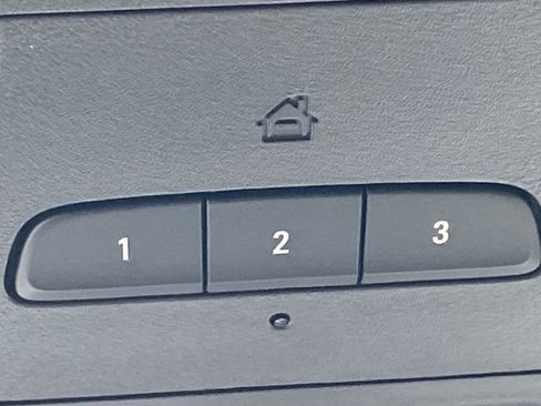 Certified 2025 Cadillac XT6 Premium Luxury FWD image 29