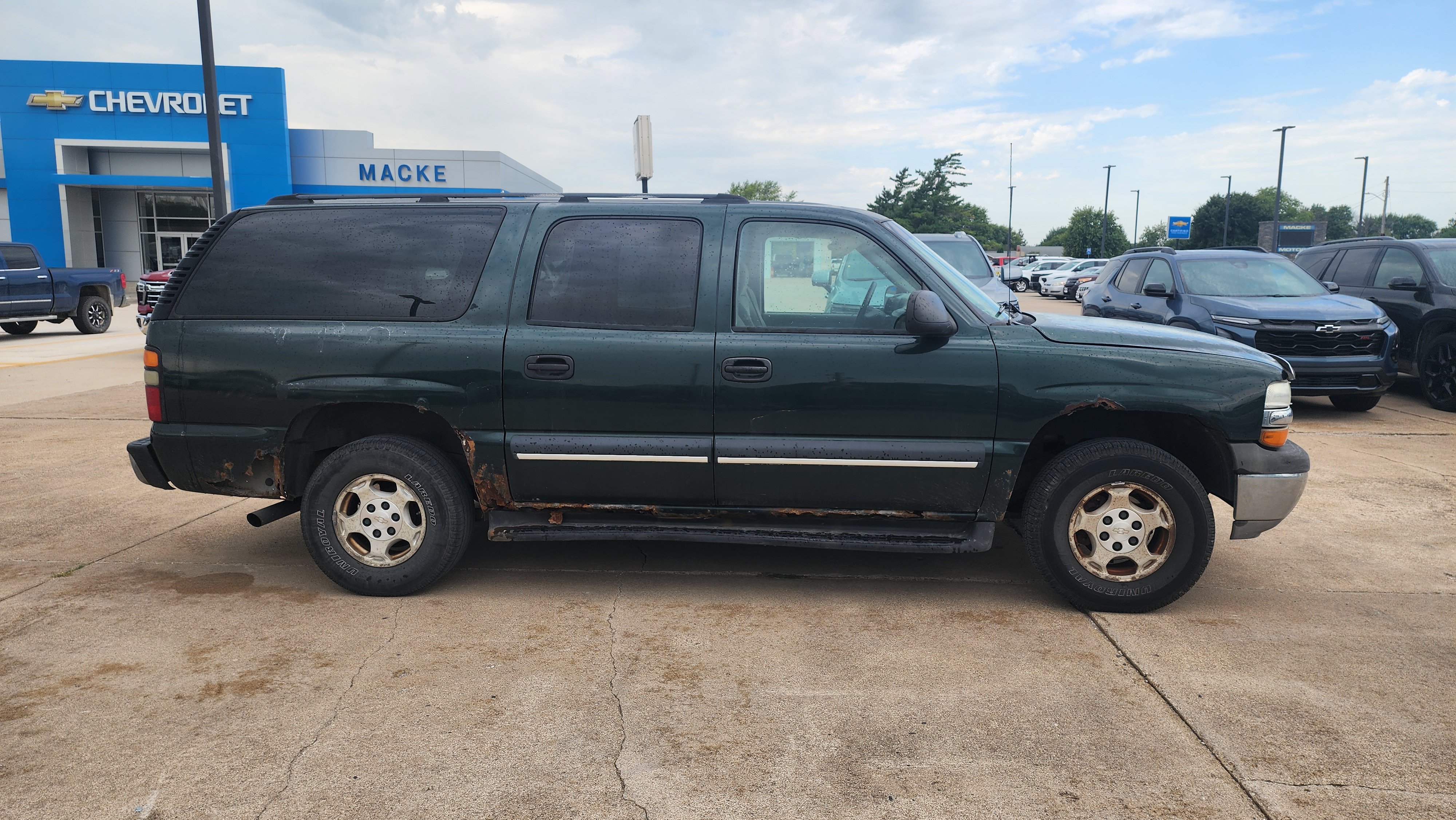 Used 2004 Chevrolet Suburban LS AWD/4WD image 4