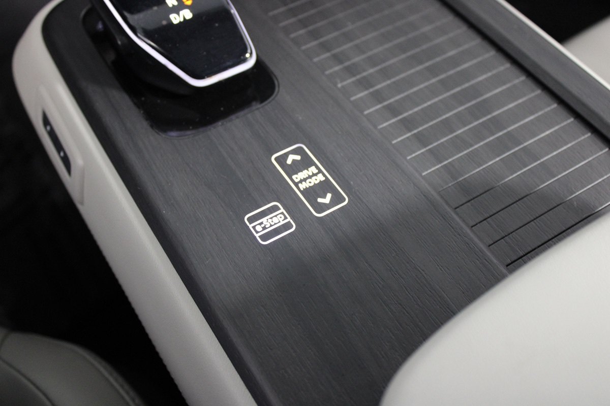 Used 2023 Nissan Ariya FWD image 15