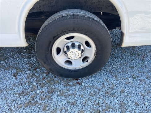 Used 2014 Chevrolet Express 2500 2500 Cargo image 32