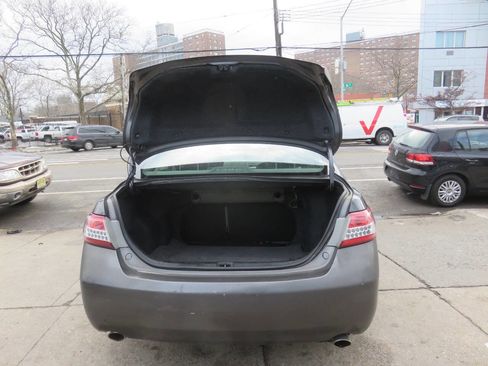 Used 2010 Toyota Camry LE image 21