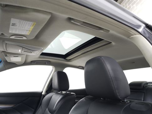 Used 2015 INFINITI Q70 3.7 w/ Deluxe Touring Package image 14