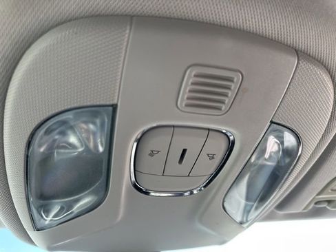 Used 2018 Jeep Compass Latitude w/ Popular Equipment Group image 11