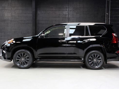 Used 2022 Lexus GX 460 Premium w/ Accessory Package image 3