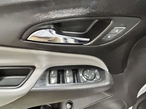Used 2019 Chevrolet Equinox LT FWD image 13