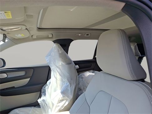New 2025 Volvo XC40 B5 Ultra w/ Climate Package image 12