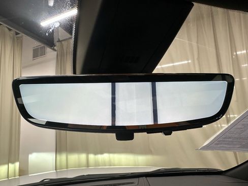 Used 2024 Cadillac XT6 Sport w/ Technology Package image 34