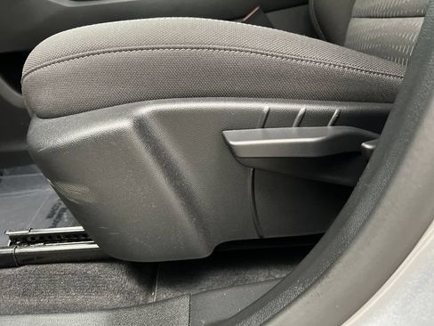 Used 2026 Chevrolet Equinox LT FWD image 14