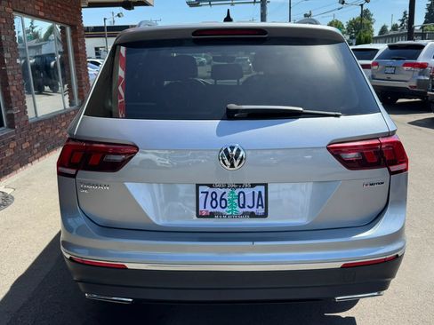 Used 2021 Volkswagen Tiguan SE w/ 3rd Row Seat Package AWD/4WD image 5