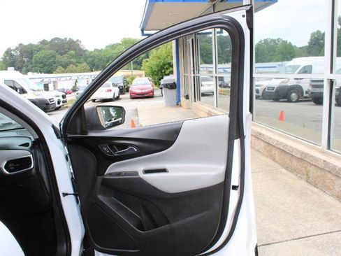Used 2019 Chevrolet Equinox LS image 22