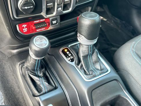 Used 2023 Jeep Wrangler Unlimited Rubicon 4xe w/ Cold Weather Group AWD/4WD image 17