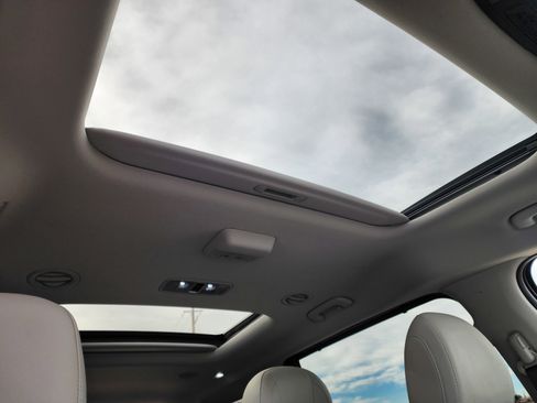 Used 2025 Kia Carnival SX Prestige FWD image 12