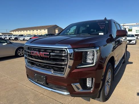 Used 2022 GMC Yukon XL SLT w/ SLT Premium Package AWD/4WD image 7