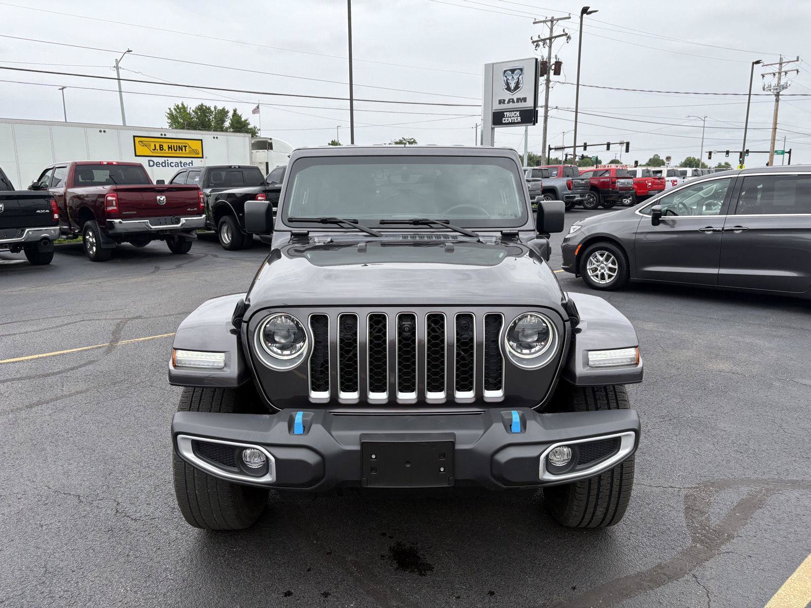 Used 2023 Jeep Wrangler Unlimited Sahara AWD/4WD image 16