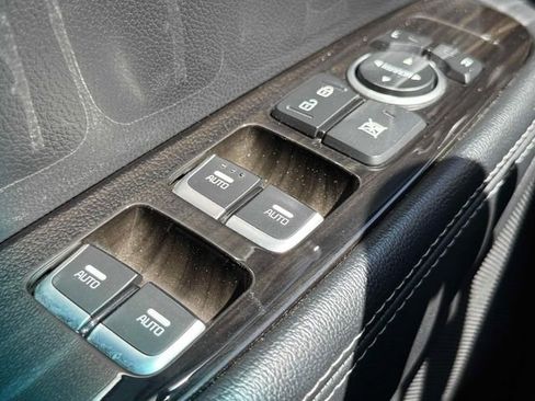 Used 2020 Kia Sorento LX image 15