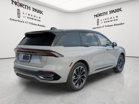 New 2026 Lincoln Nautilus Reserve AWD/4WD image 5