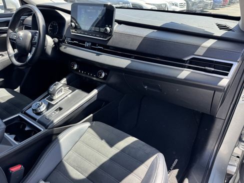 Used 2024 Mitsubishi Outlander SE Black Edition FWD image 7