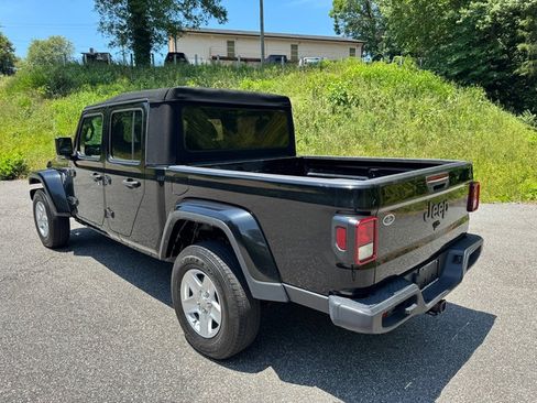 Used 2023 Jeep Gladiator Sport AWD/4WD image 9