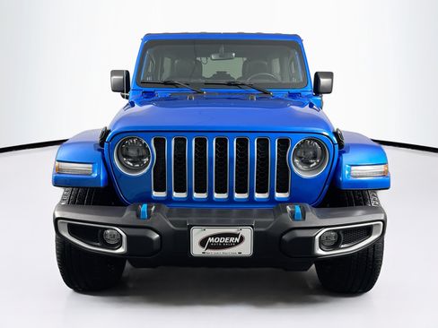 Used 2023 Jeep Wrangler Unlimited Sahara w/ Dual Top Group AWD/4WD image 7