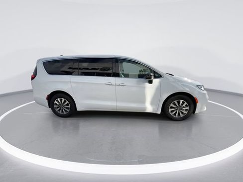 New 2024 Chrysler Pacifica Select image 9