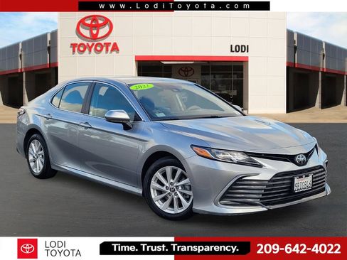 Used 2022 Toyota Camry LE w/ Carpet Mat Package (TMS) FWD image 1