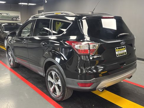 Used 2017 Ford Escape SE w/ Equipment Group 201A FWD image 4