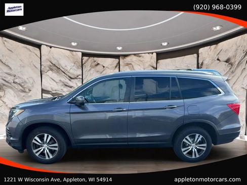 Used 2017 Honda Pilot EX image 3