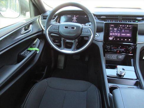 New 2025 Jeep Grand Cherokee Laredo X w/ Luxury Tech Group I image 12