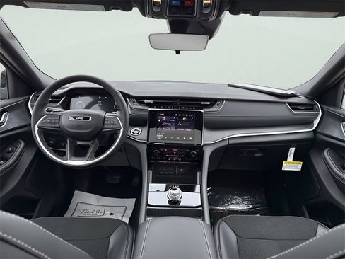 New 2025 Jeep Grand Cherokee L Altitude image 13