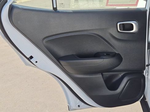 Used 2025 Hyundai Venue SEL FWD image 27