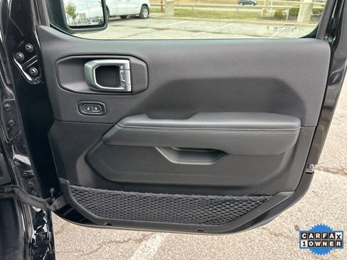 Used 2023 Jeep Gladiator Overland image 55