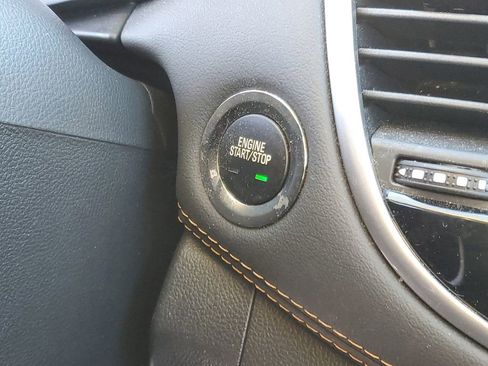 Used 2022 Chevrolet Trax LT w/ LT Convenience Package image 15